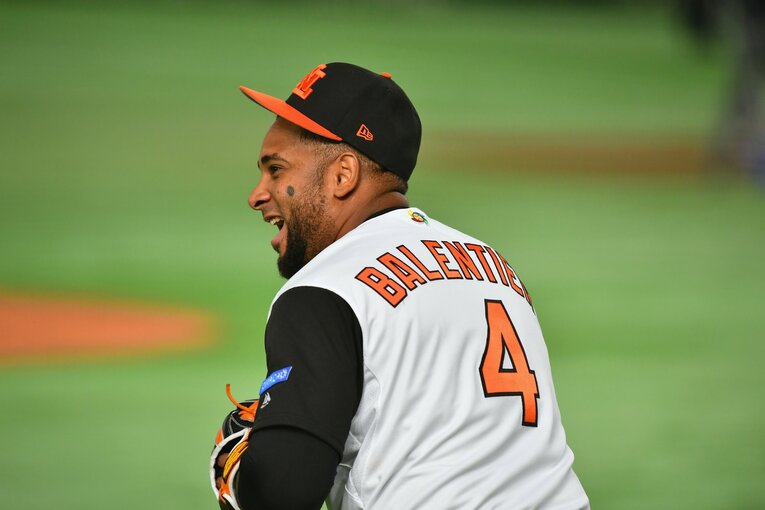 誰よりもWBCを楽しむバレンティン（2017年WBC）　©BUNGEISHUNJU