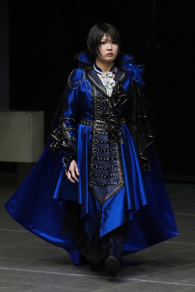 入場する安納サオリ。11月29日、大阪府立体育会館第二競技場　©Essei Hara