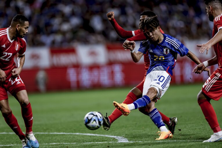 シュートを放つ久保建英　©Kiichi Matsumoto