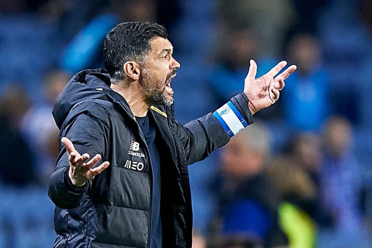 闘争心を求めるセルジオ・コンセイソン監督(c)Getty Images