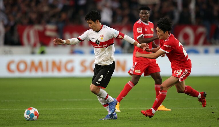 遠藤航とのマッチアップ　©Getty Images