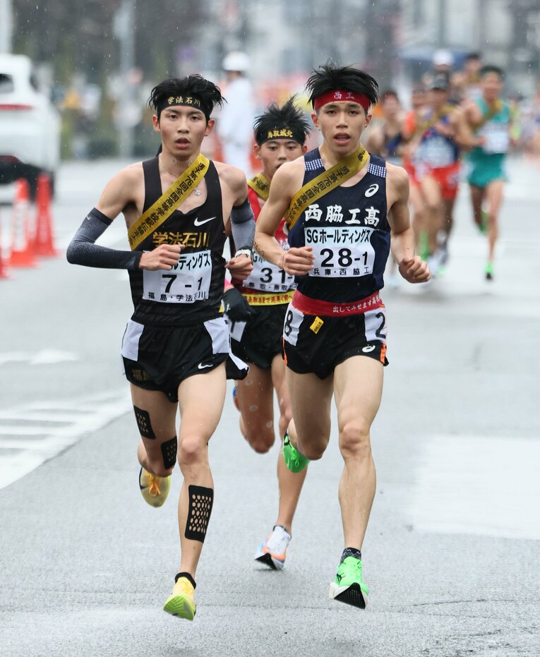 増子陽太（左）、新妻遼己（右）、本田桜二郎（中）の「高校BIG3」がいずれも早稲田大に　©JIJI PRESS