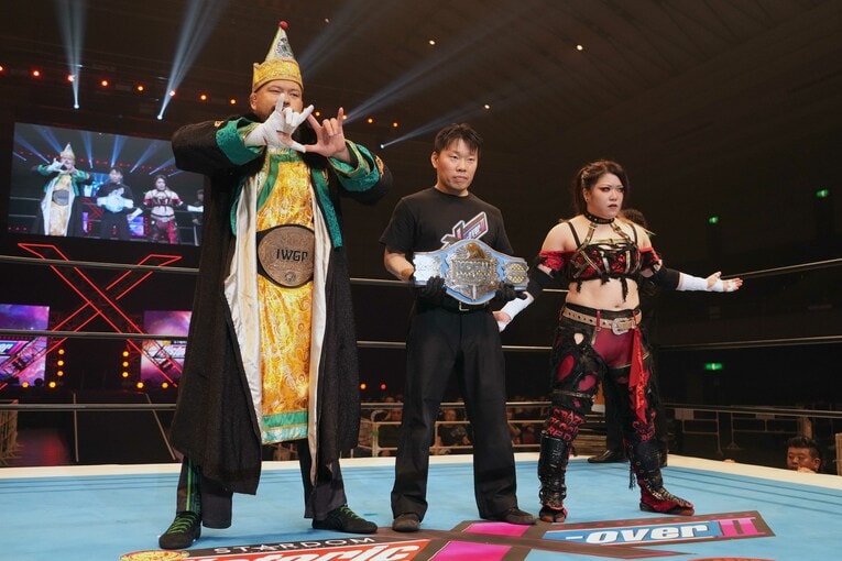 KOPWのタイトルをかけたハードコアマッチ。グレート-O-カーンvs.鈴季すずのセレモニー　©Essei Hara