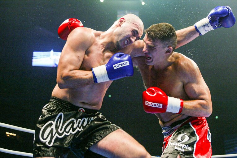 2002年10月、グラウベ・フェイトーザとの激闘。判定で勝利しグランプリ準々決勝に進出した　©Susumu Nagao