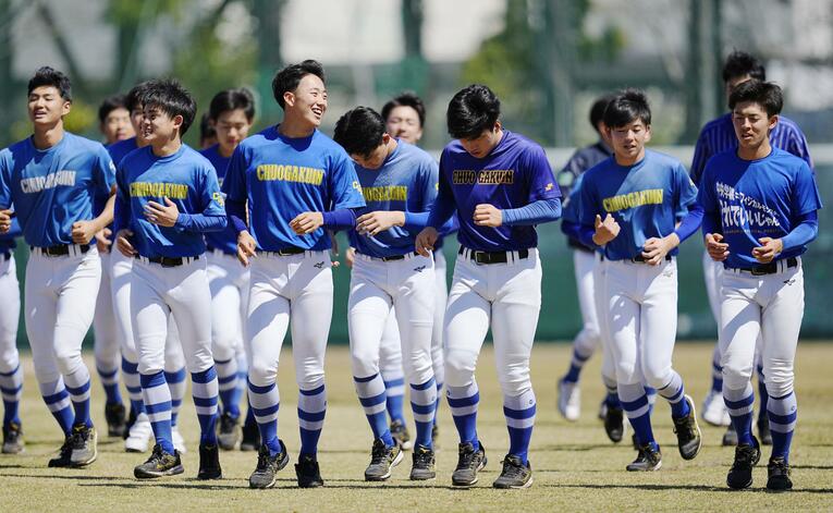 「サラサラヘアの選手がほとんど」中央学院ナイン　©KYODO
