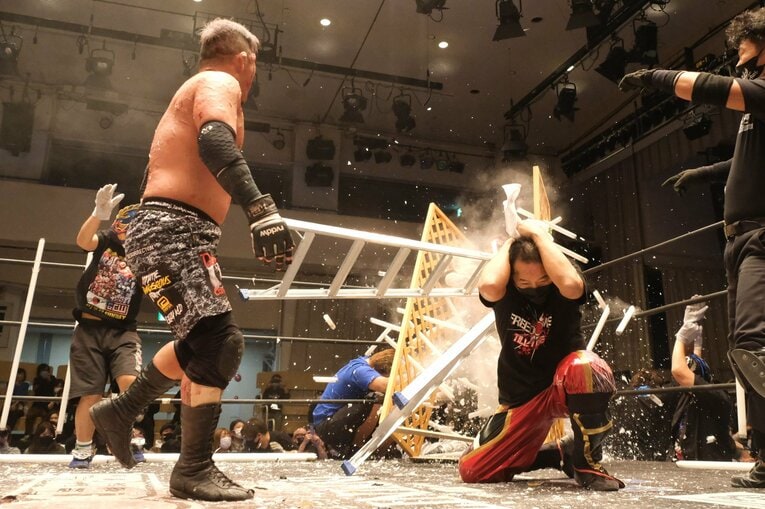 「デスマッチ・イズ・マイライフ」妻の急死を乗り越えた“クレイジー・キッド”竹田誠志の決意「蛍光灯やカミソリで傷つけ…でもそれが生きがい」(51)