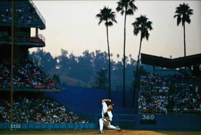 ドジャースタジアムで投げる野茂　©Kazuaki Nishiyama