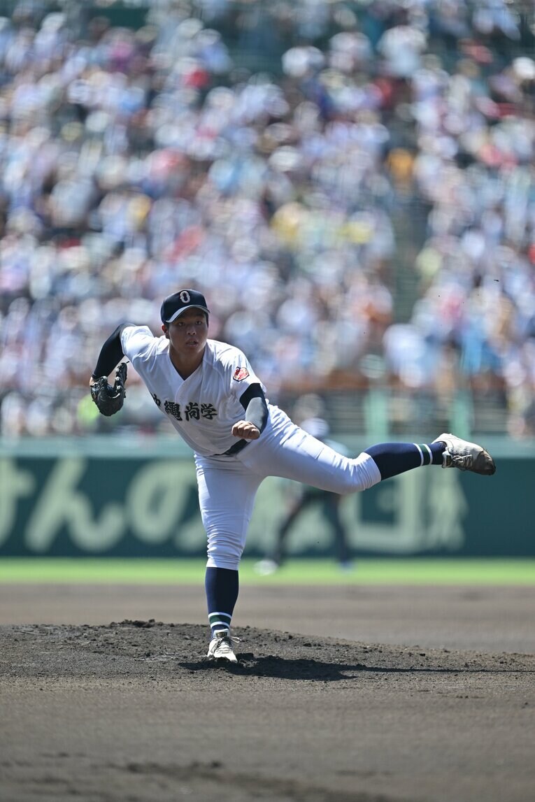 沖縄尚学・末吉良丞の投球フォーム（4枚目／全4枚） ©Hideki Sugiyama