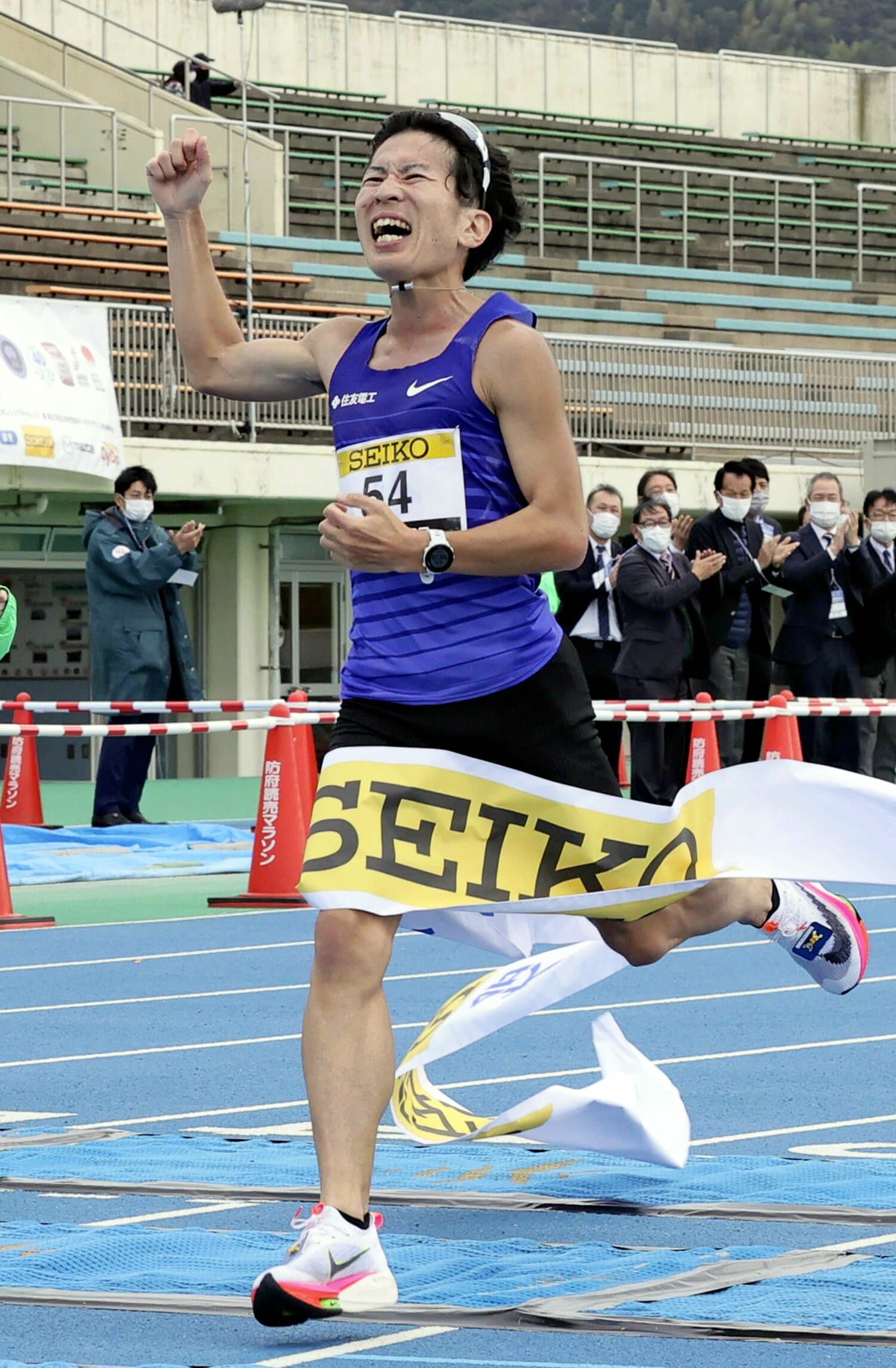 防府読売マラソンで初優勝を成し遂げた中村　©JIJI PRESS