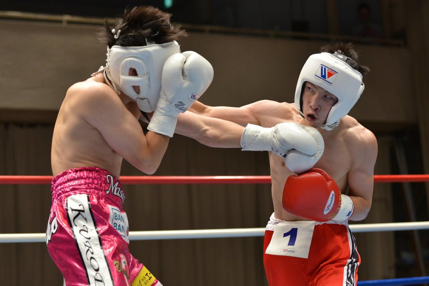 2012年7月、19歳の井上尚弥は公開プロテストで当時の日本ライトフライ級王者・黒田雅之と拳を交えた　©Hiroaki Yamaguchi/AFLO