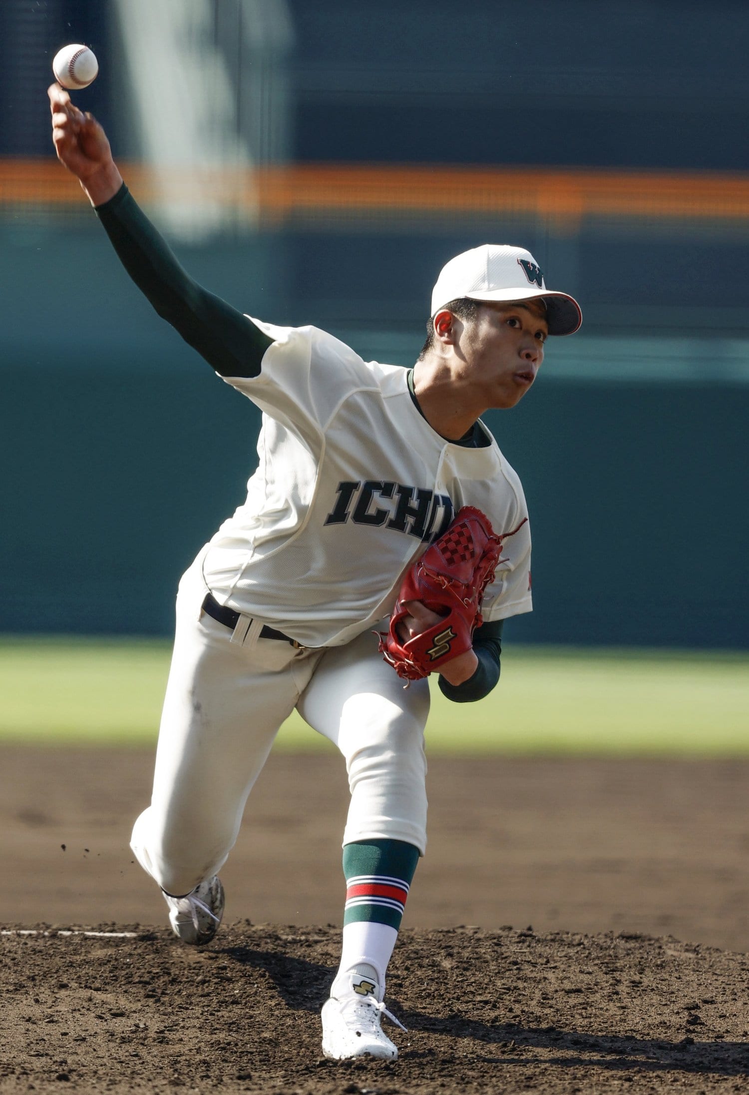 県岐阜商戦に先発した市和歌山・小園健太。完封勝利を収めた　©KYODO