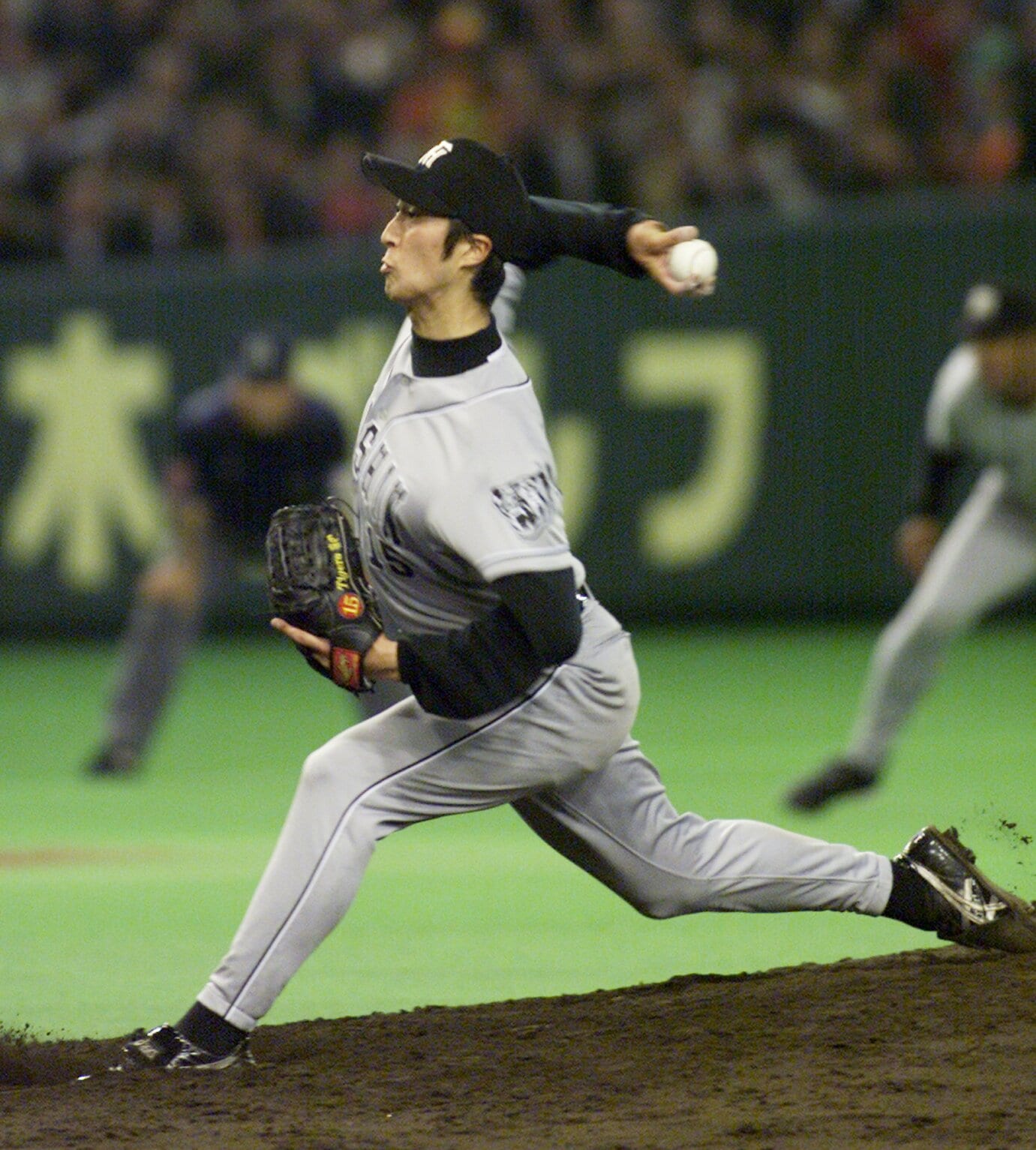 初登板となった巨人との開幕戦の実際の写真。その裏では、深刻なヒジの痛みを抱えていた　©JIJI PRESS