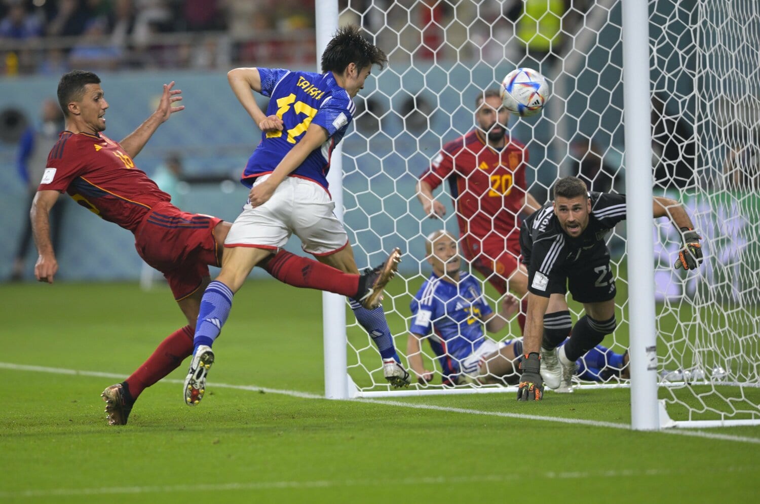 カタールW杯スペイン戦、田中のゴール　©JMPA