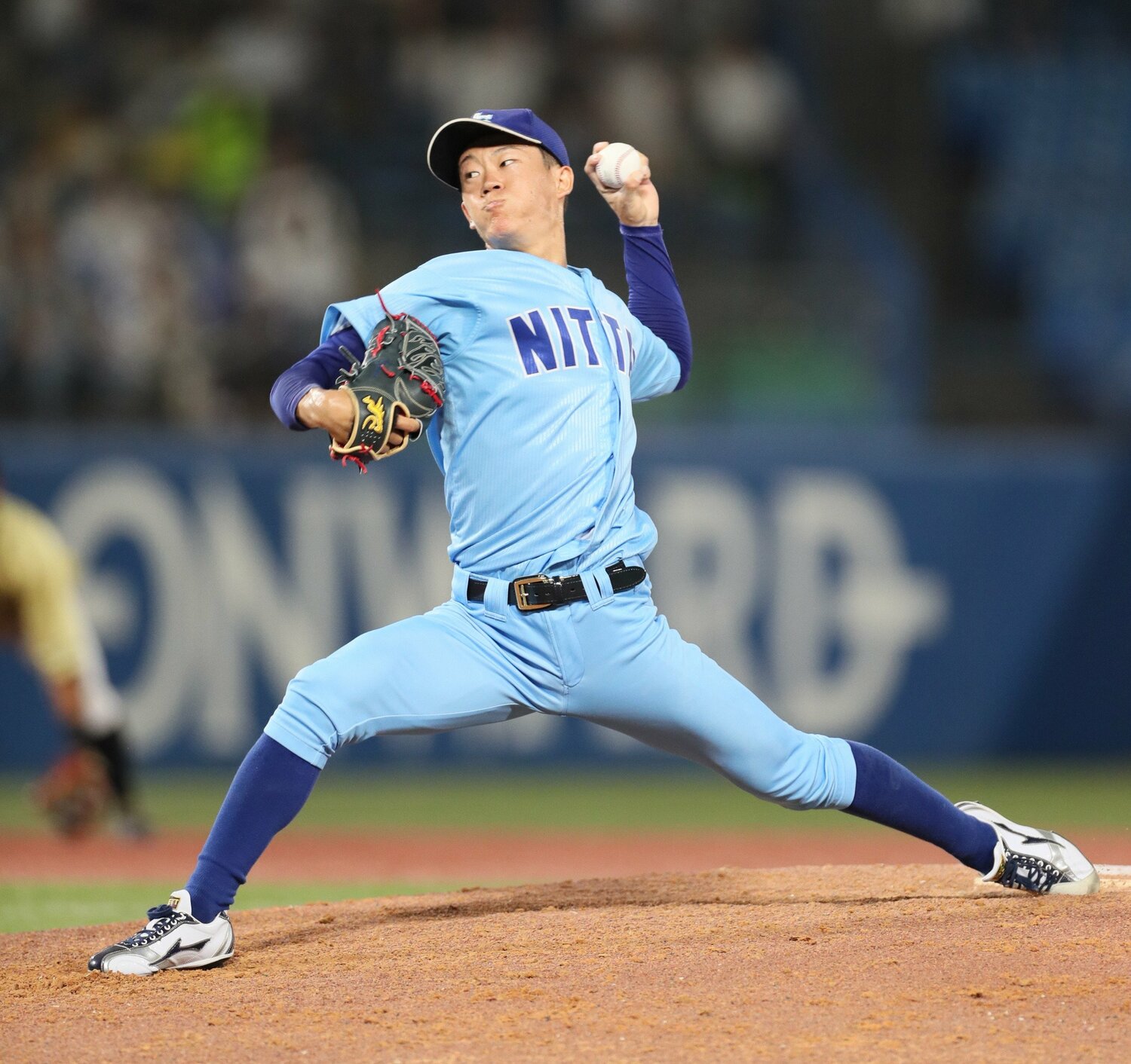 野球プロアマ記念試合では、大学・社会人選抜で力投を見せた日体大・矢澤　©JIJI PRESS