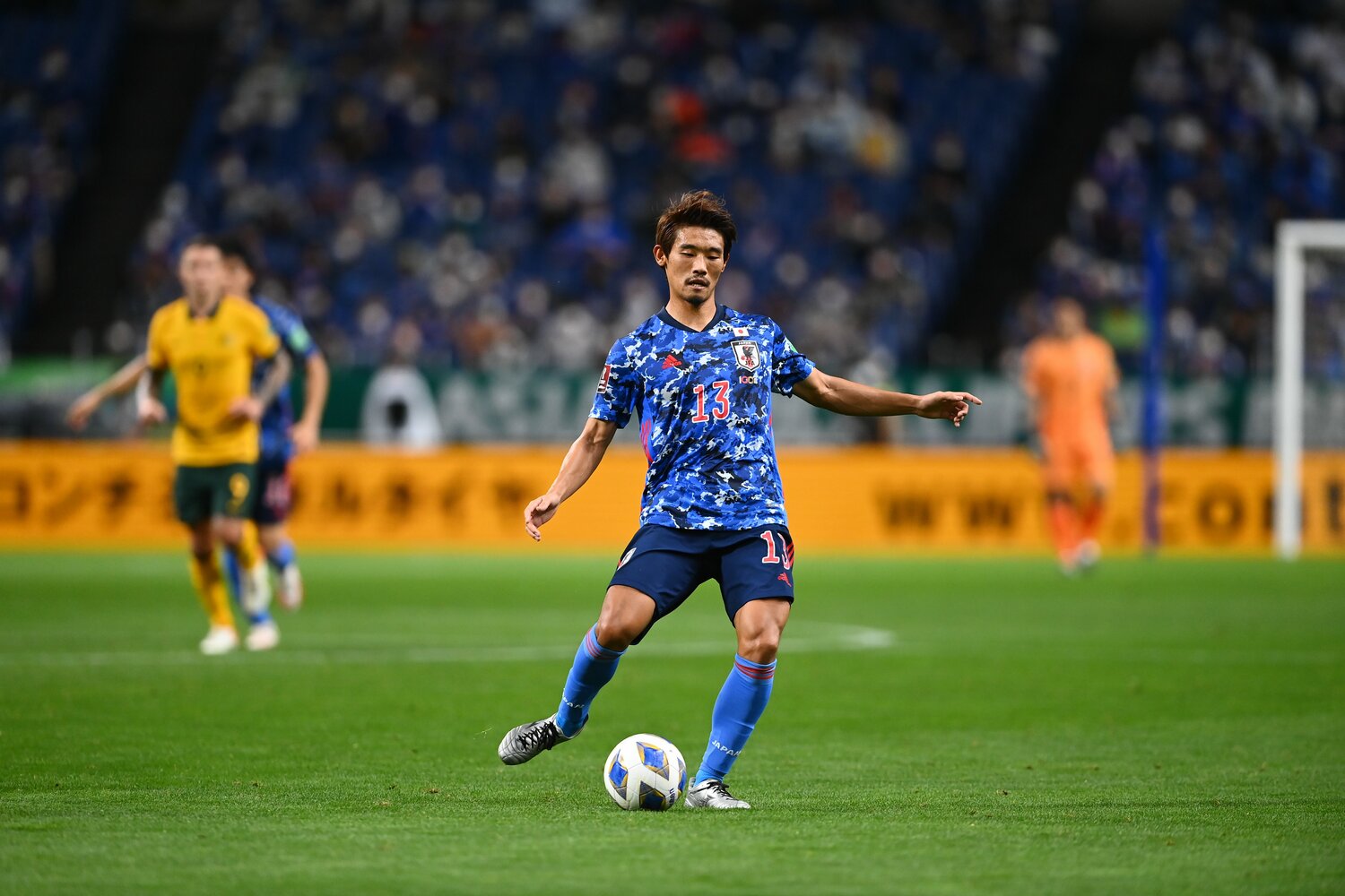 「4-3-3」へのシステム変更以降、代表のスタメンに定着しつつある守田英正　©JMPA