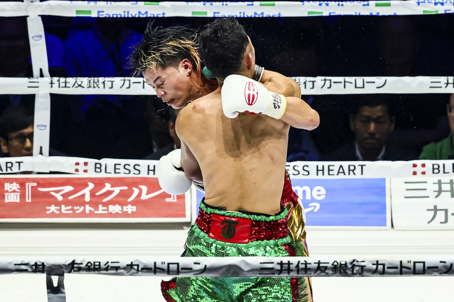 終盤は先手を打ってはクリンチで流れを止める策でポイントをしっかり取っていた井上 ©Susumu Nagao
