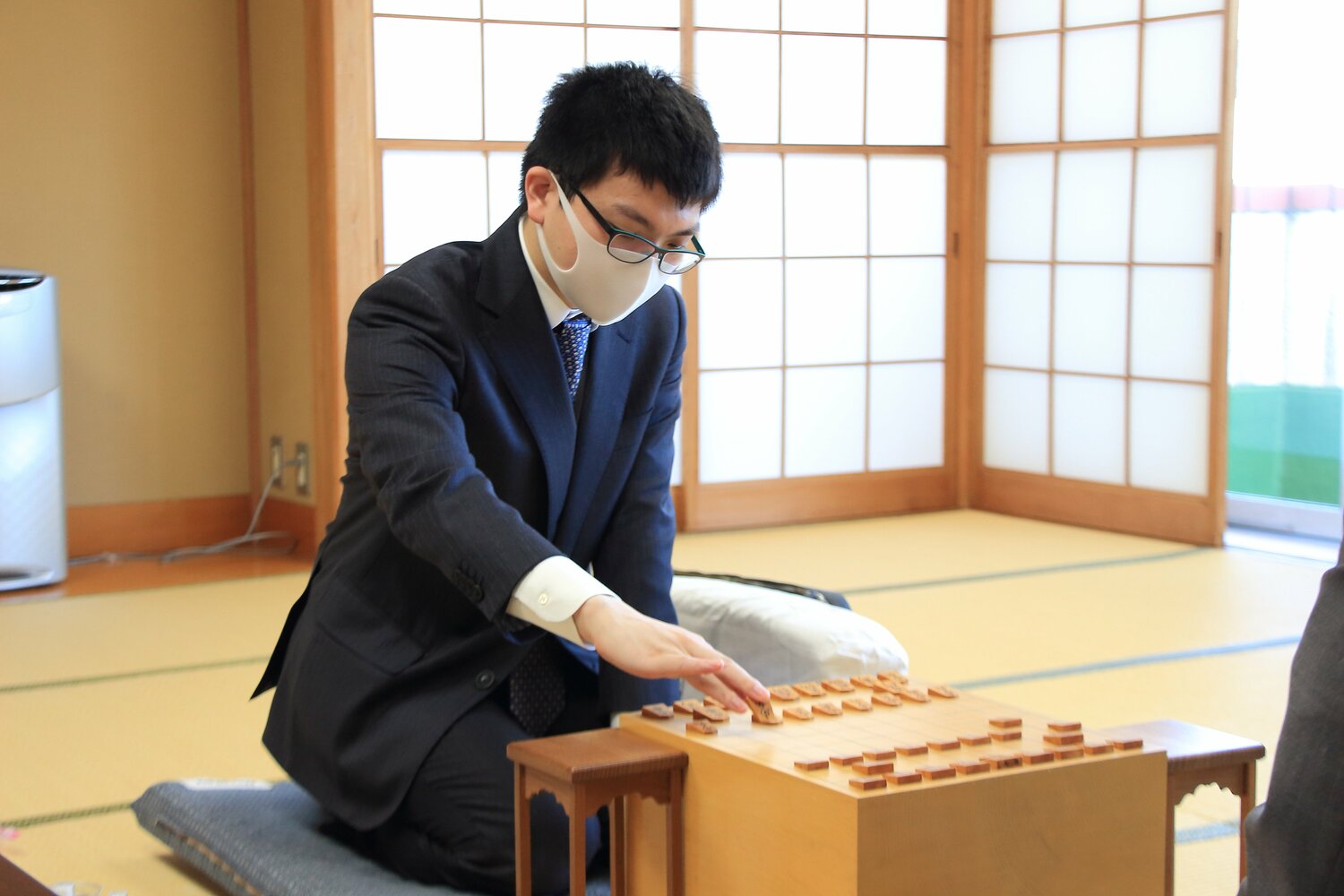 「軍曹」の愛称で人気の永瀬拓矢王座※写真は棋聖戦挑戦者決定戦©日本将棋連盟