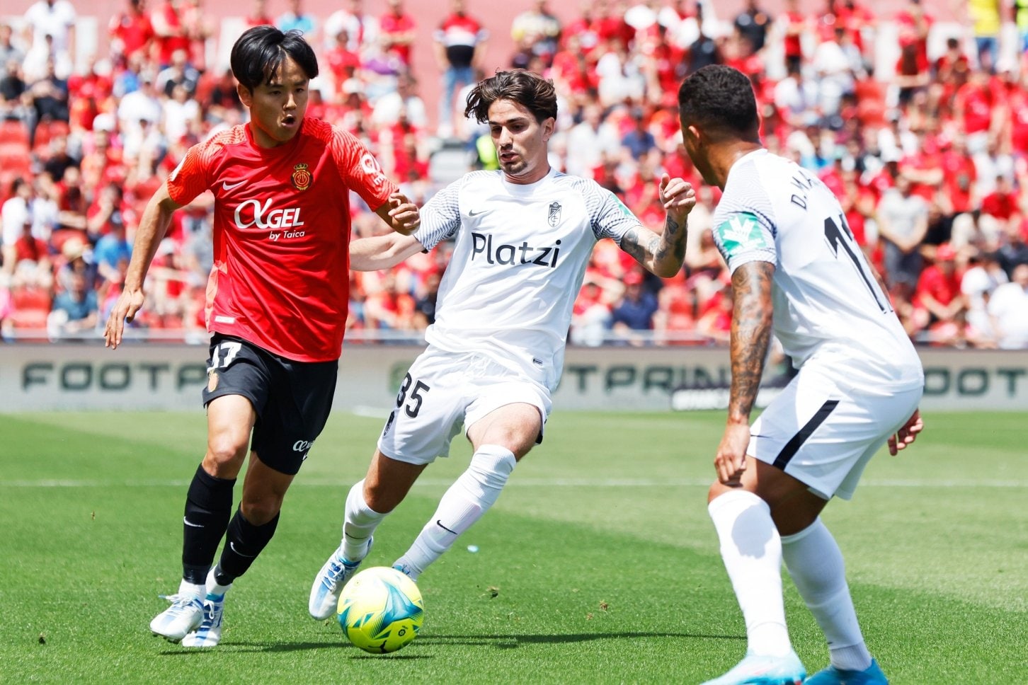 ※写真をクリック、スワイプすると久保のプレー、表情などがご覧になれます