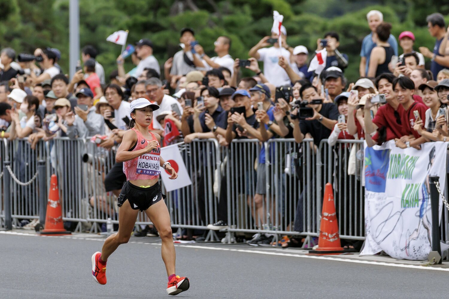 単独走になる場面も多かったが、沿道のファンの声援も小林を後押しした　©Kiichi Matsumoto