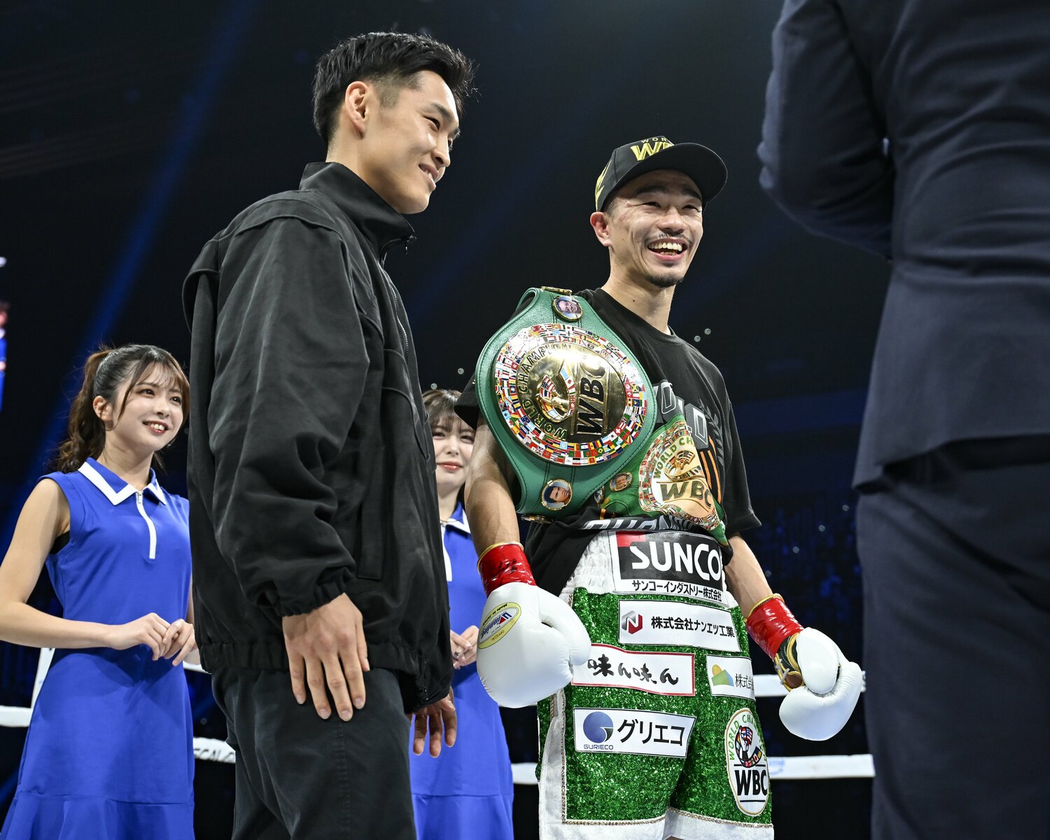 試合後、中谷潤人はIBF王者の西田凌佑に「やりましょう」と呼びかけた　©Hiroaki Yamaguchi