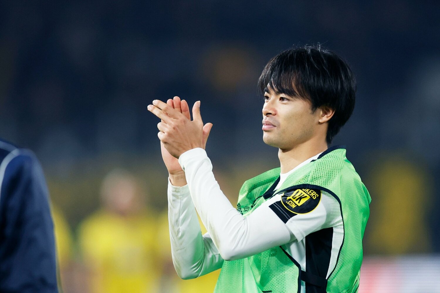 少し後ろの方で、三笘も