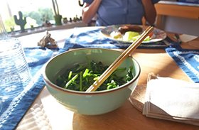 ミホコさんがつくってくれたほうれん草のお浸し。 