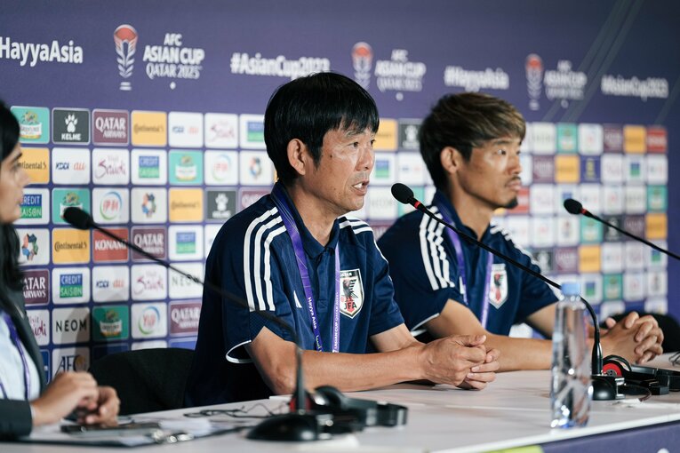 2月2日、イラン戦の前日会見で記者の質問に応える森保一監督　©Getty Images