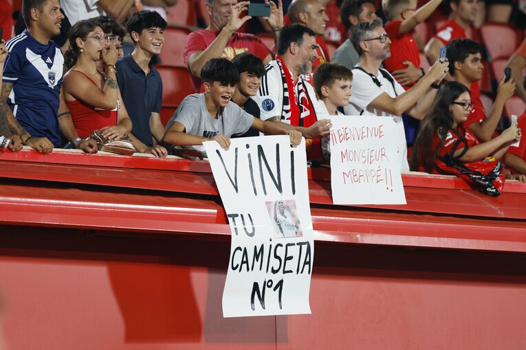 アウェイながらマドリーの人気も高かった　©Daisuke Nakashima