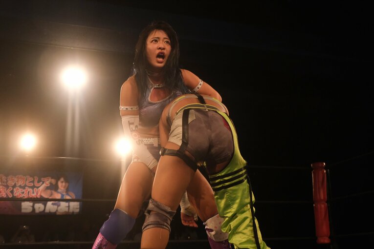 「リングに上がるな」と言われたプロレスデビューから3年…セクシー女優を引退、ちゃんよたがボディコンテストで見せた筋肉美「凄く幸せ者です」(42)