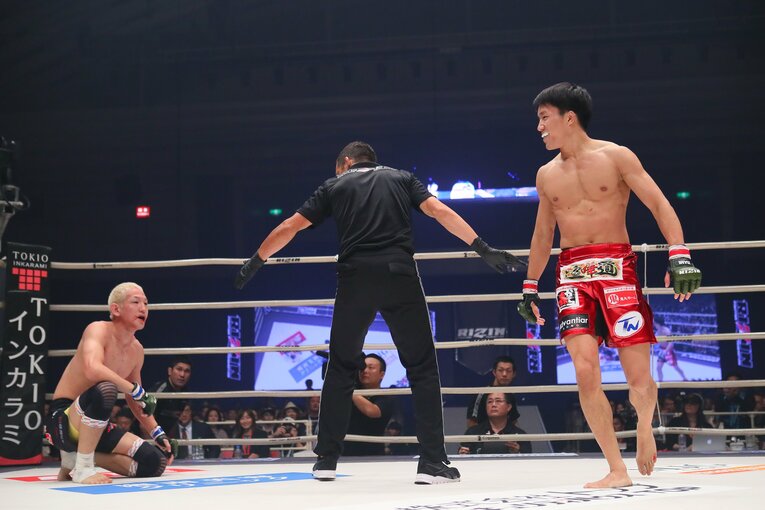 vs佐々木憂流迦（1R・TKO勝利、2019年10月12日）　©RIZIN