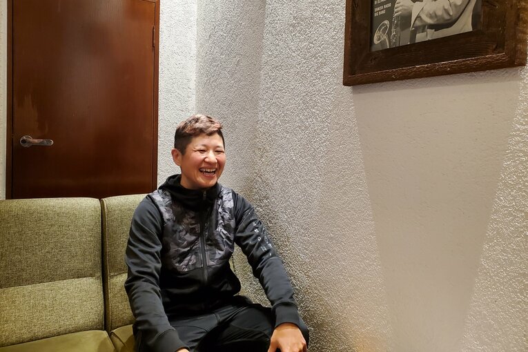 懐かしそうに上京当時を振り返る藤岡奈穂子