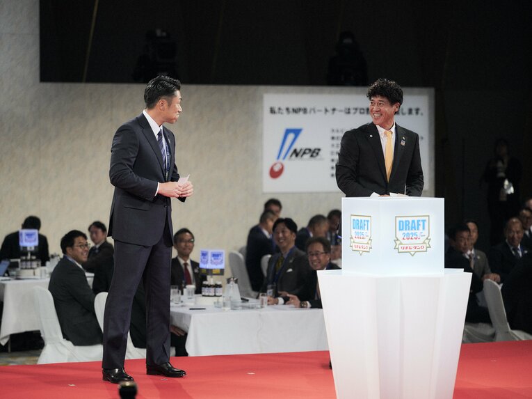 城島CBO「ゴメンねー、相川くん」相川新監督「くー、悔しい…」（2人は同い年です。当て台詞はすべて妄想です…あしからず）　©Yuki Suenaga