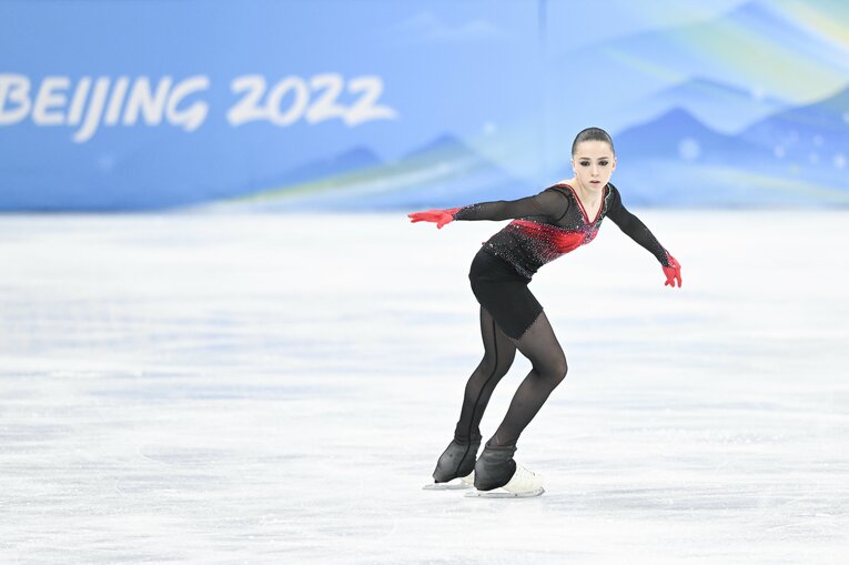 「泣いてる場合じゃない」新女王・坂本花織と中野コーチが守った“フィギュアの品格” 「20年前のスケート」発言のタラソワへ伝えたいこと(25)