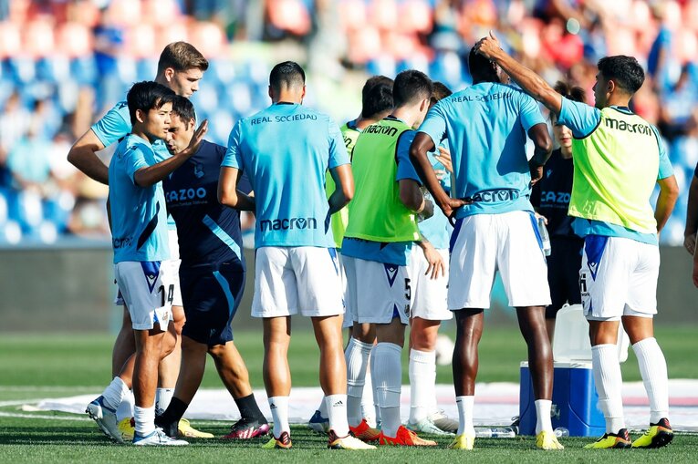 久保建英は「シルバらと共存・連動」が今のソシエダで最適解か　マンU戦勝利から中2日→“トップ下で迷った”古巣戦を撮って気づいたこと(6)