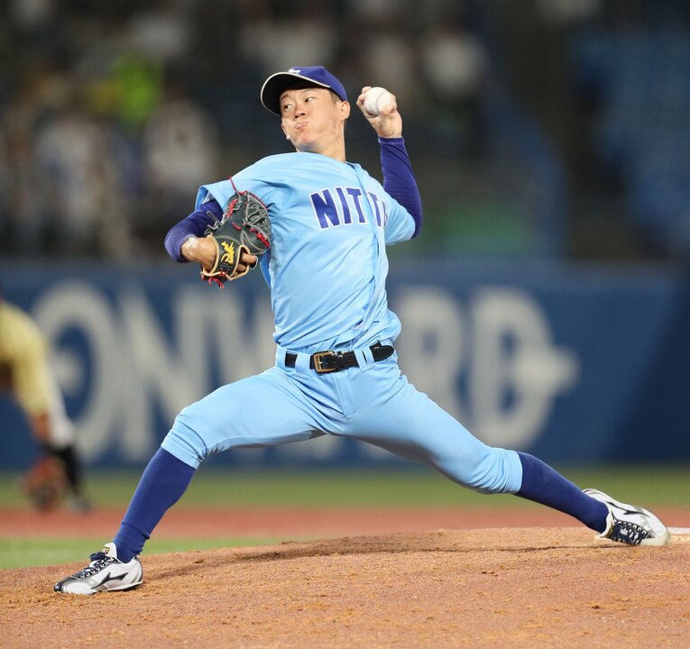 野球プロアマ記念試合では、大学・社会人選抜で力投を見せた日体大・矢澤　©JIJI PRESS