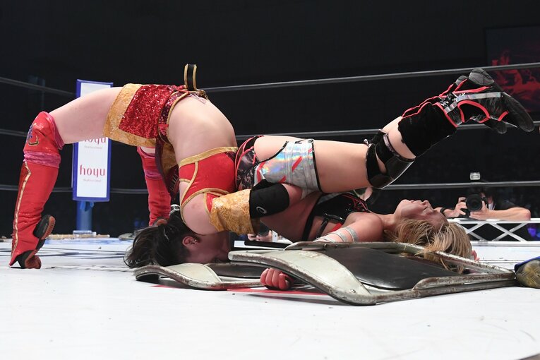 フィニッシュは鈴季すずによるパイプ椅子へのジャーマンスープレックスホールドだった