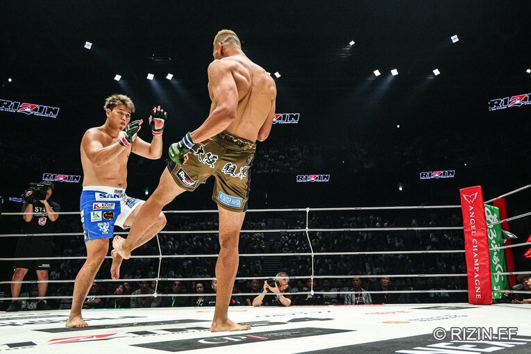 『RIZIN.54』エドポロキングvs.上田幹雄　©RIZIN FF