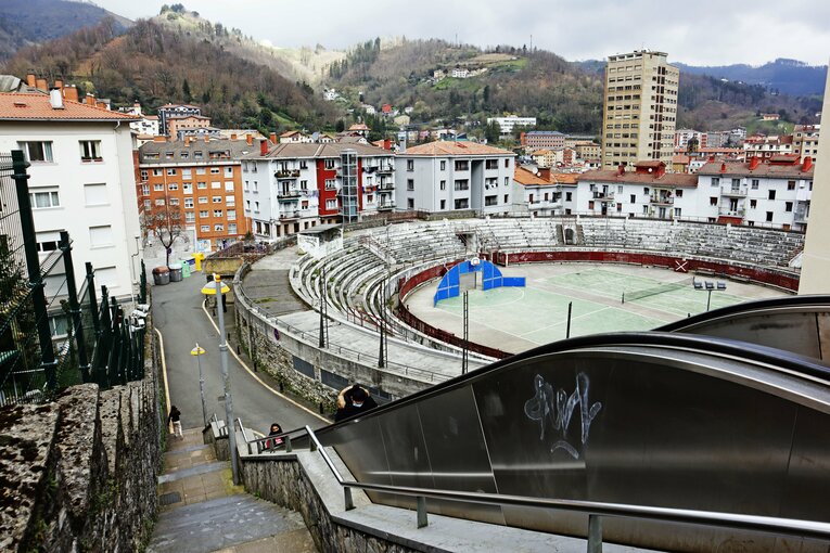 2台のエスカレータを乗り継いでいって、本拠地にたどり着く©Daisuke Nakashima