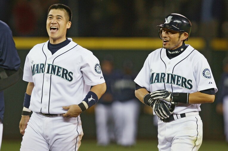 マリナーズでイチローと4年間をともに過ごした城島健司（左）が語った「イチローとの師弟関係」とは ／ photograph by JIJI PRESS