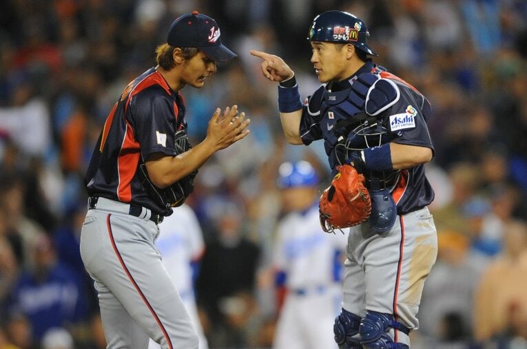 2009年のWBC決勝で9回から登板したダルビッシュ有と捕手の城島健司。制球に苦しんだもののWBC連覇を果たした　©Naoya Sanuki