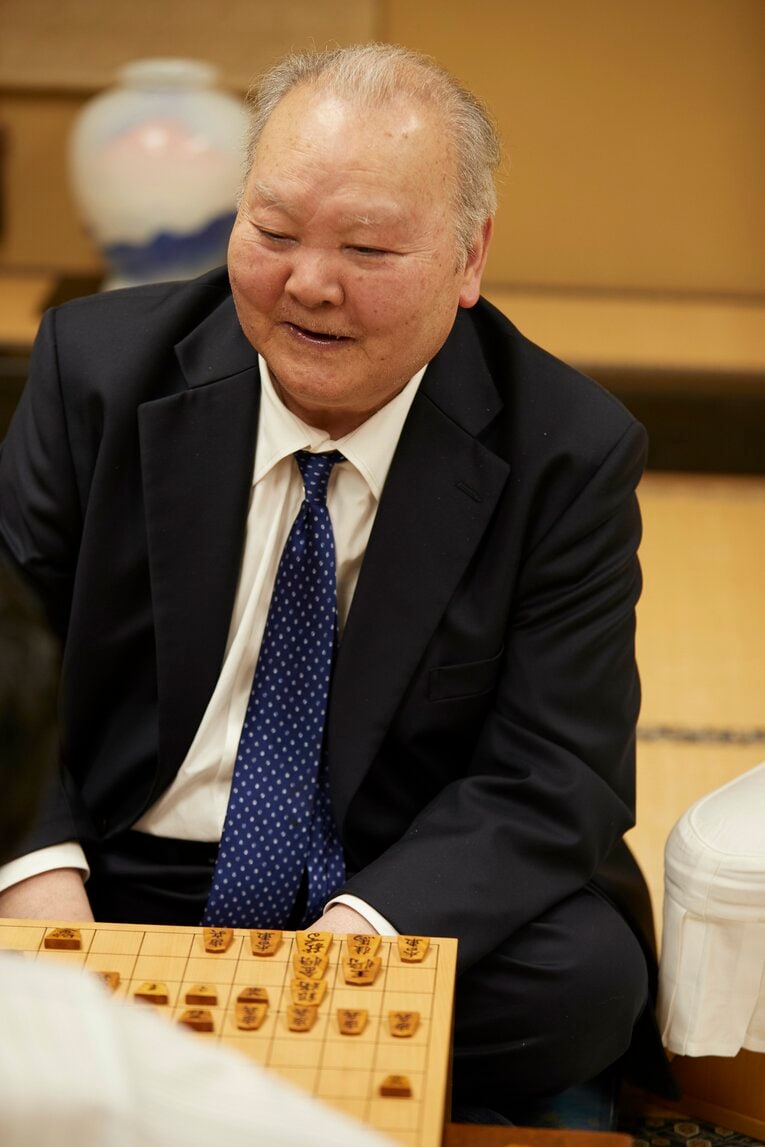 【ひふみんレア写真】2010年代の加藤（写真は右へ続きます）　©BUNGEISHUNJU