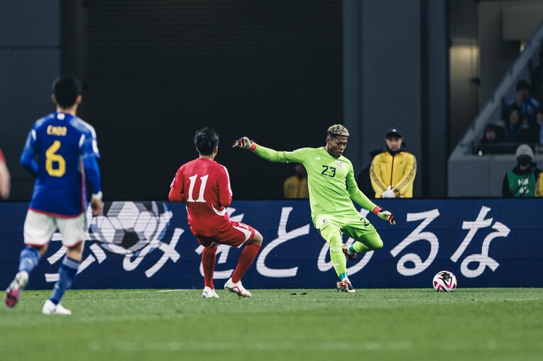 安定したプレーを見せた鈴木彩艶　©Kiichi Matsumoto/JMPA