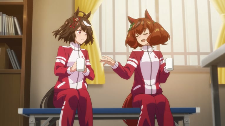 クモ茶を入れたカップを手に話し合うキタサンブラックとナイスネイチャ　©2023 アニメ「ウマ娘 プリティーダービー Season 3」製作委員会