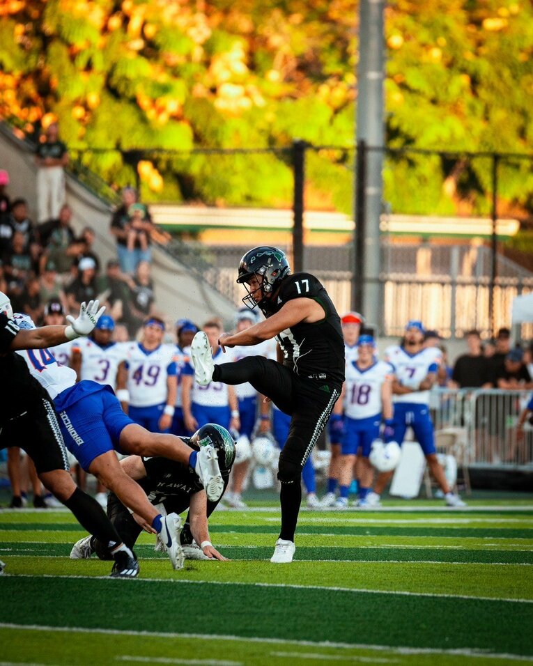 編入2年目からはハワイ大チームの正キッカーとして活躍している松澤／本人提供