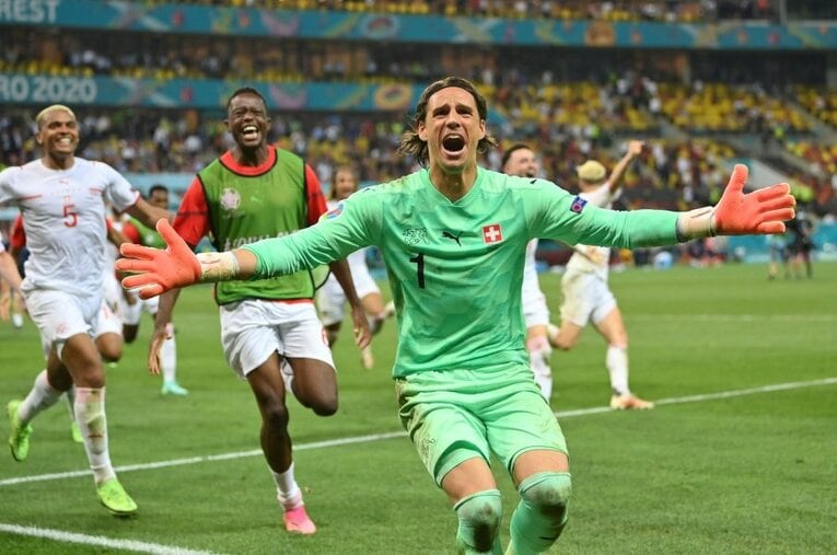 身長183cmとGKの中では小柄なゾマーの活躍でスイス代表は快進撃を続けている ／ photograph by Getty Images