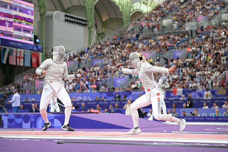 女子サーブル個人3回戦、江村美咲vs.チェ・セビン　©JMPA