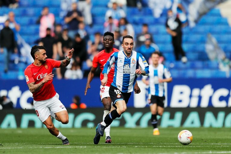 久保建英の祈りと必死さも実らず「先発落ち→6連敗で降格圏」に倒れ込み… 監督解任マジョルカの序列は変わるのか〈撮影者の視点〉(12)