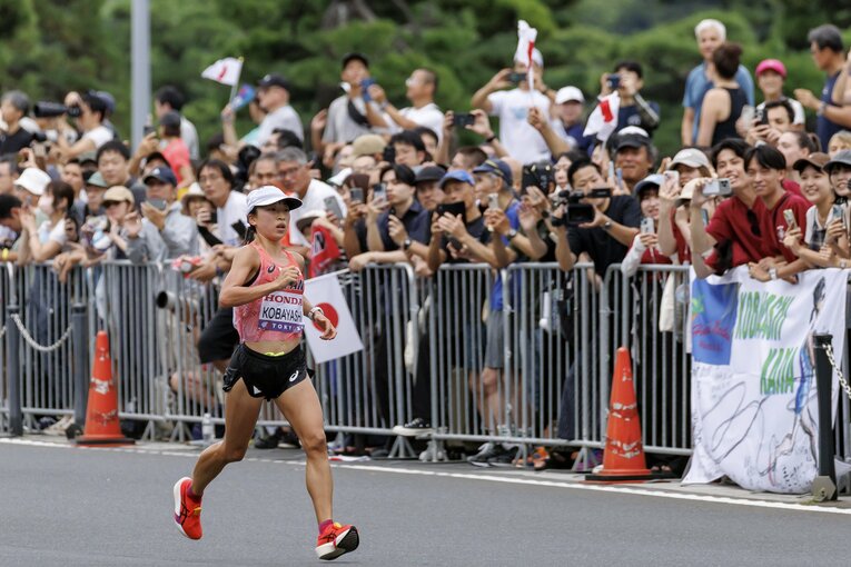 単独走になる場面も多かったが、沿道のファンの声援も小林を後押しした　©Kiichi Matsumoto