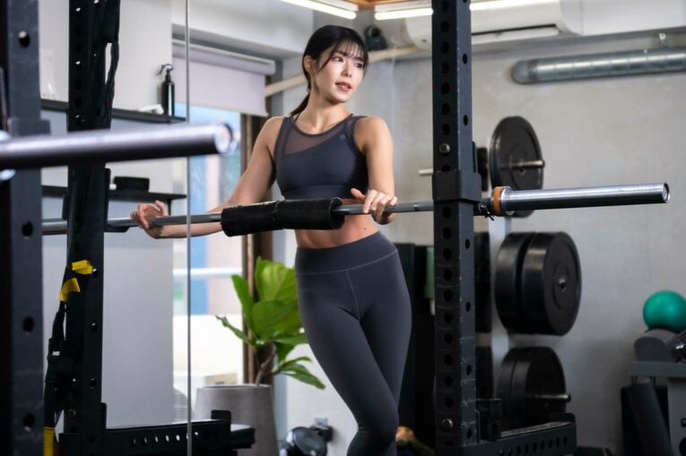 「ジョジョ立ち写真」に19万いいね…とももともも25歳に聞く撮影のウラ側「コスプレにも肉体美が求められている」《特別グラビア》(3)