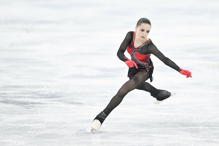「泣いてる場合じゃない」新女王・坂本花織と中野コーチが守った“フィギュアの品格” 「20年前のスケート」発言のタラソワへ伝えたいこと(27)